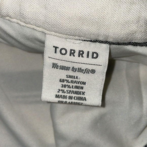 Torrid Off White & Black Striped Hi-Rise Linen Short, NWT - Picture 10 of 13